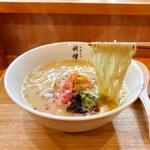鶏白湯ラーメン