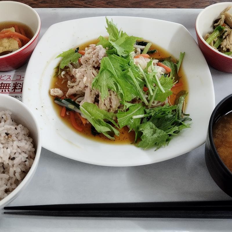 元気が出るメニュー(蒸し鶏の野菜香味ソース)(葛飾区役所　食堂 )