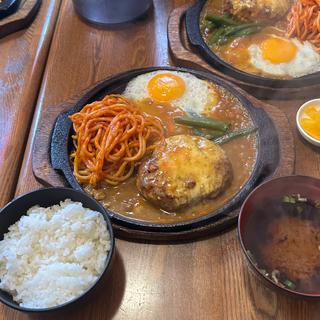 チーズカレーソースハンバーグランチ