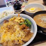 チーズイベリコ豚丼並サラダ豚汁セット