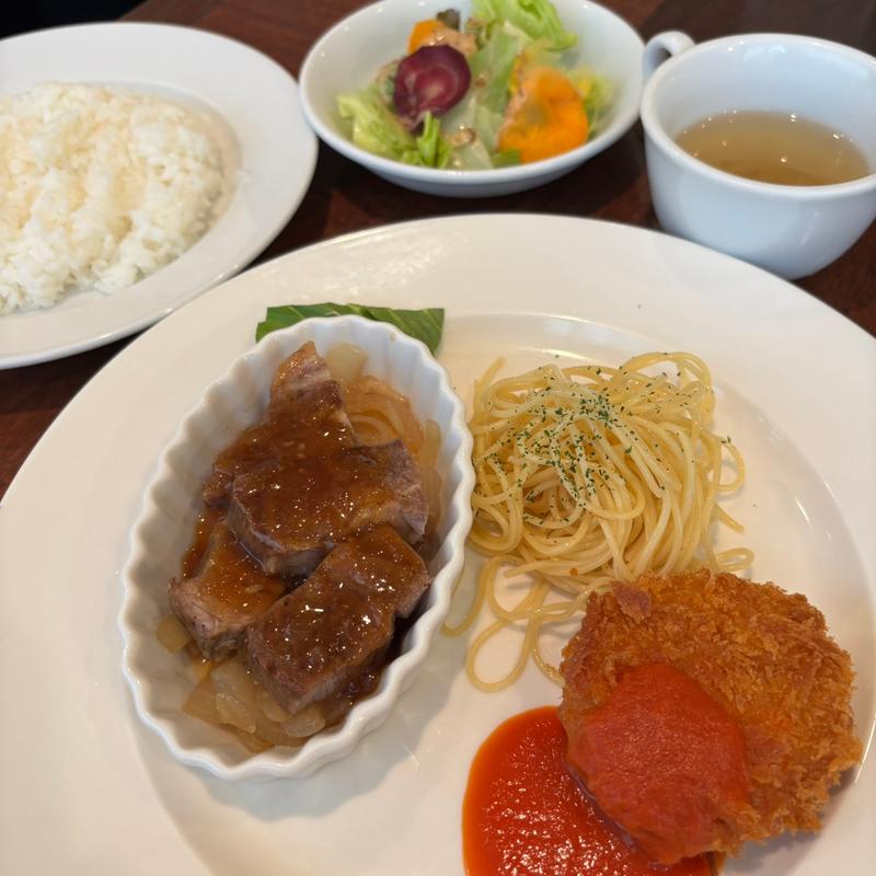 ステーキと帆立コロッケ(東レ社員クラブ)