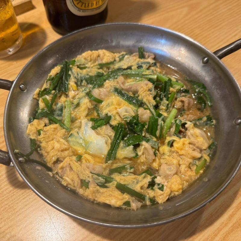 肉ニラ玉子とじ(やきとり酒蔵 庄助本店)