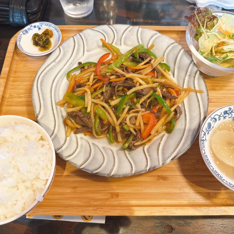 牛肉のチンジャオロースランチ(定番中華と石焼ビビンバ かえで)