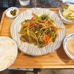 牛肉のチンジャオロースランチ