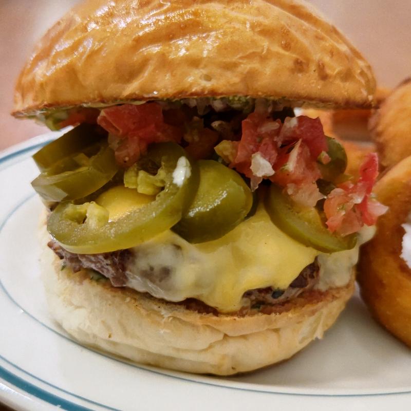 グリーンチリチーズバーガー(バーガージョーズ 元町店)