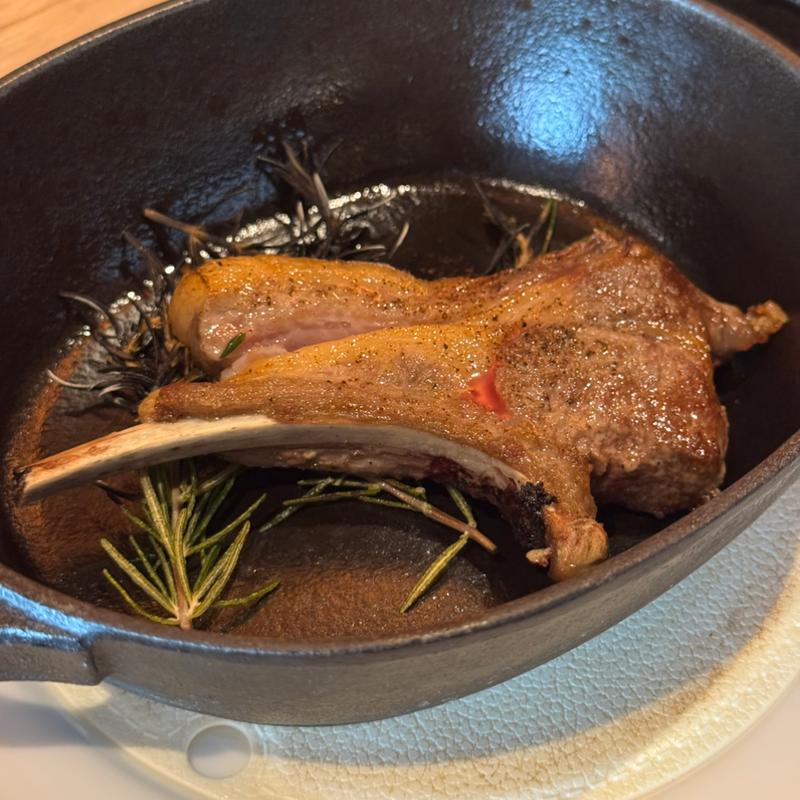 ローズマリー瞬間燻製　仔羊のロースト(イタリア酒場 ENTRATA 茶屋町店)