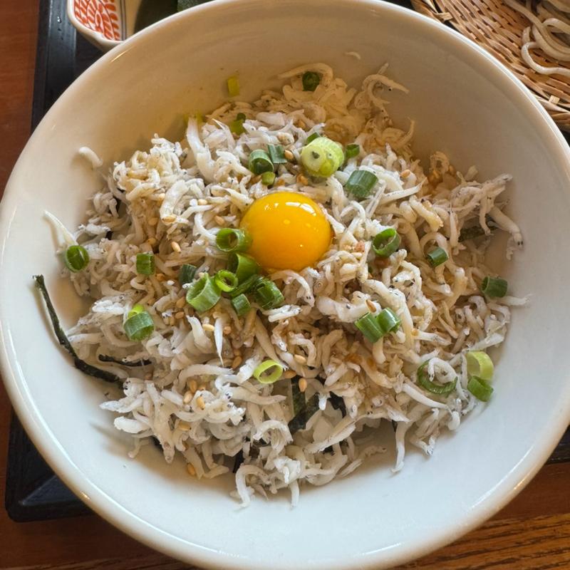 釜揚げシラス丼とそば(吉祥 庵)