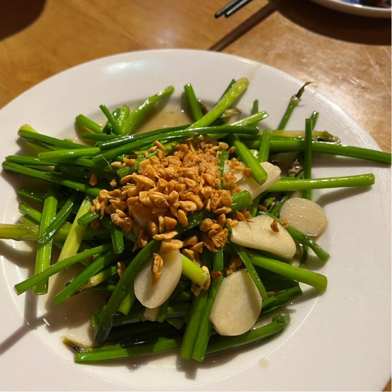 ニラの花・ニンニクの炒め(オールドサイゴン 上野御徒町店)