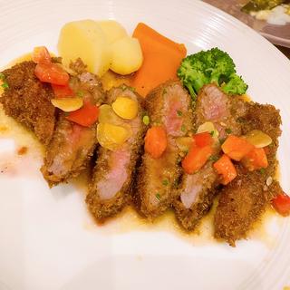 ビーフカツレツ ガーリックソース(BISTRO PUG （ビストロ パグ）)