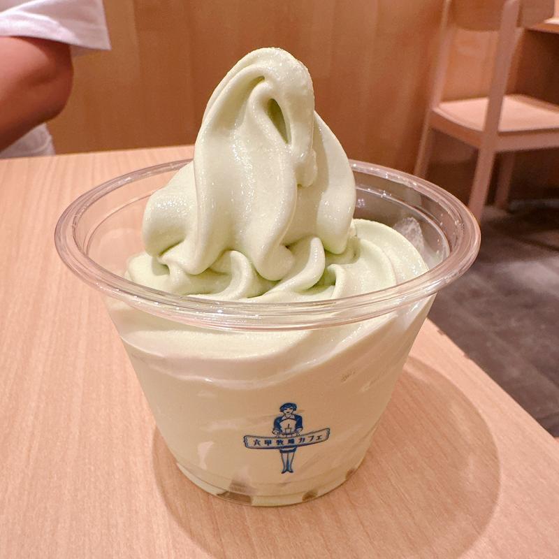 ソフトクリーム（ピスタチオプレミアム）(六甲牧場カフェ UMIEモザイク店)