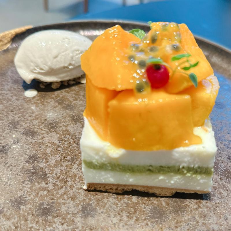 マンゴーのピスタチオレアチーズケーキ(FRUiT 阪神梅田店)