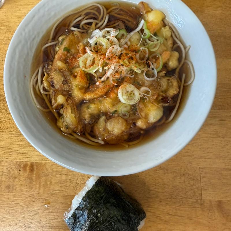 かき揚げそば　おにぎり(戸隠 （トガクシ）)