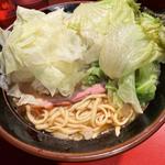 ラーメン中　キャベツ　レタス　海苔(横浜ラーメン 斎藤家 根岸店)