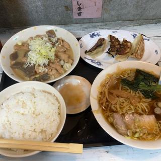 モツ煮餃子、ランチセット+半ラーメン