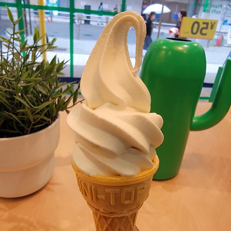 プラントベースソフトクリーム(IKEA渋谷)