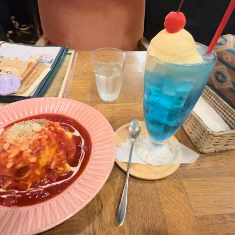 ふわふわ卵のチーズオムライス(ブリキボタン CAFE＆DINING 下北沢店)