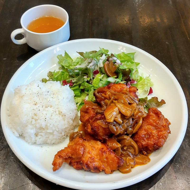 Licht特製チキンライス(ビストロ・ワイン酒場 リヒト みなとみらい店)