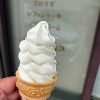 ソフトクリーム （みるく）