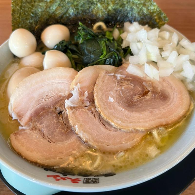 全部乗せラーメン　ほうれん草　うずら卵トッピング(横浜家系ラーメン 町田商店 鴨宮店)