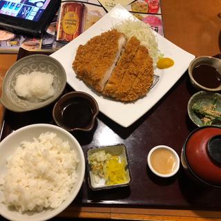 デカ盛りチキンカツ定食