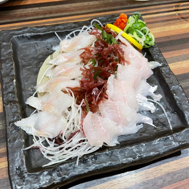 穴子刺身(魚魚一｜ekieダイニング店)