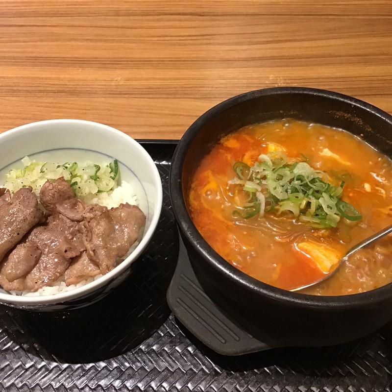 ミニねぎ塩牛たん丼とホルモン豆腐(韓丼 秋田中央店)