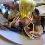 テンザロッサ名物 魚介のペスカトーレ リングイネ
