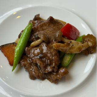県産牛モモ肉のクミン醬炒め