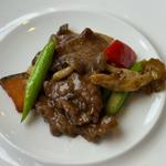 県産牛モモ肉のクミン醬炒め