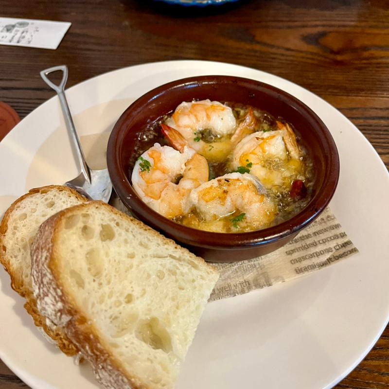 海老のアヒージョ(洋風酒場おかばる)