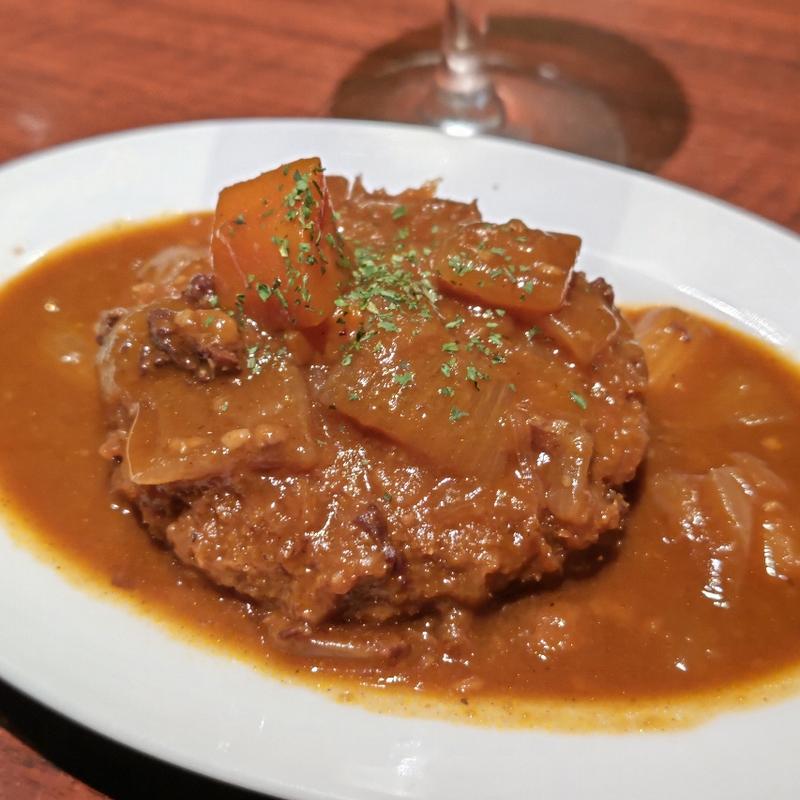 肉バルのメンチカツ 自家製デミグラスソース(大衆肉バル Kamiichi 上大岡)