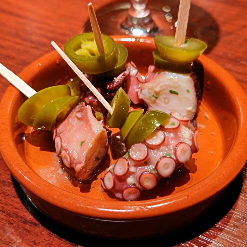 タコと青唐辛子のピンチョス(大衆肉バル Kamiichi 上大岡)