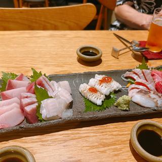 刺し身盛り合わせ
