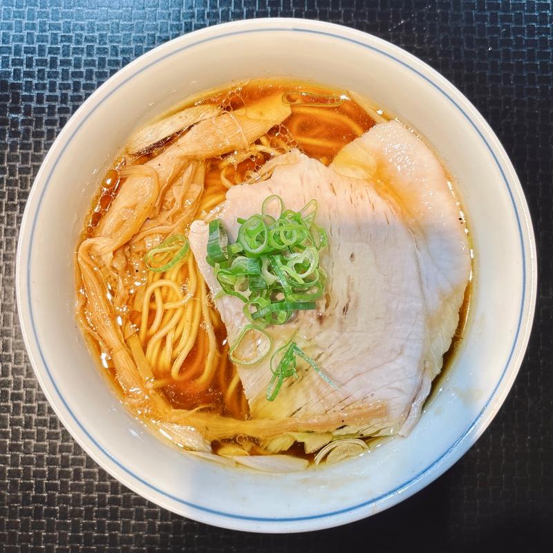 水と鶏醤油ラーメン(豚一頭清湯麺（ぶたいっとう ちんたんめん）)