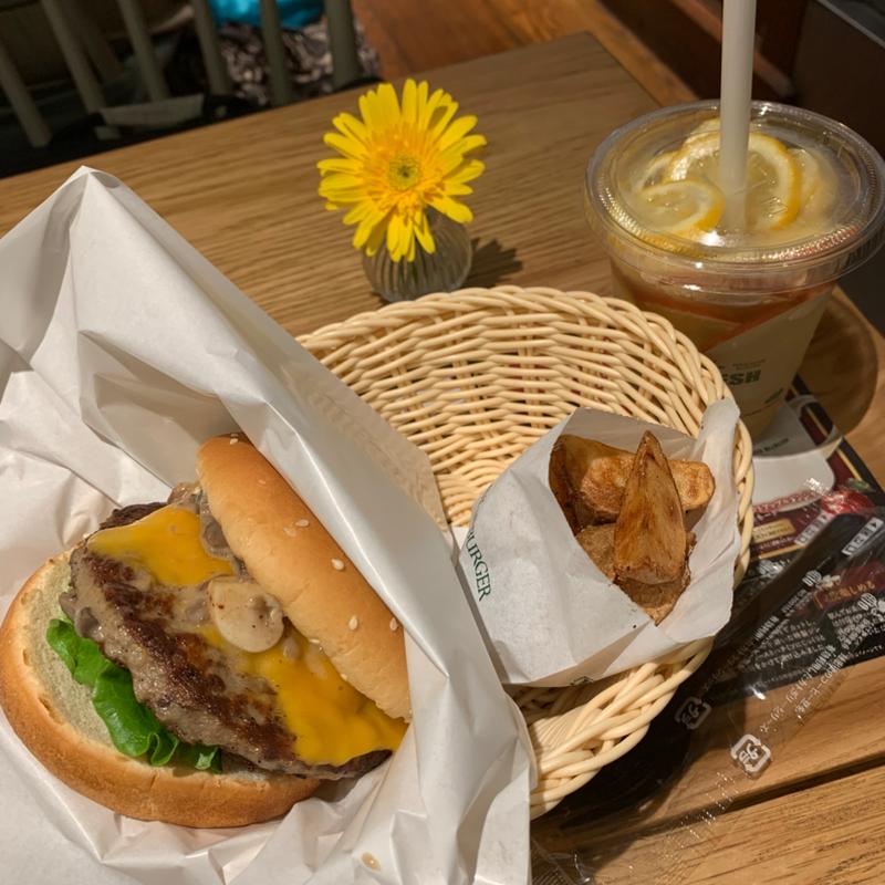 マッシュルームチーズバーガー、他(フレッシュネスバーガーEchika池袋)