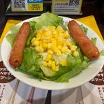コーンサラダ + ソーセージ2本