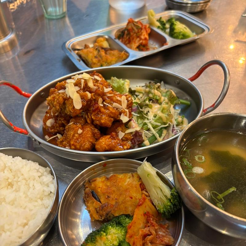 ヤンニョムチキン定食(韓国酒場コッキオ ekie広島店)