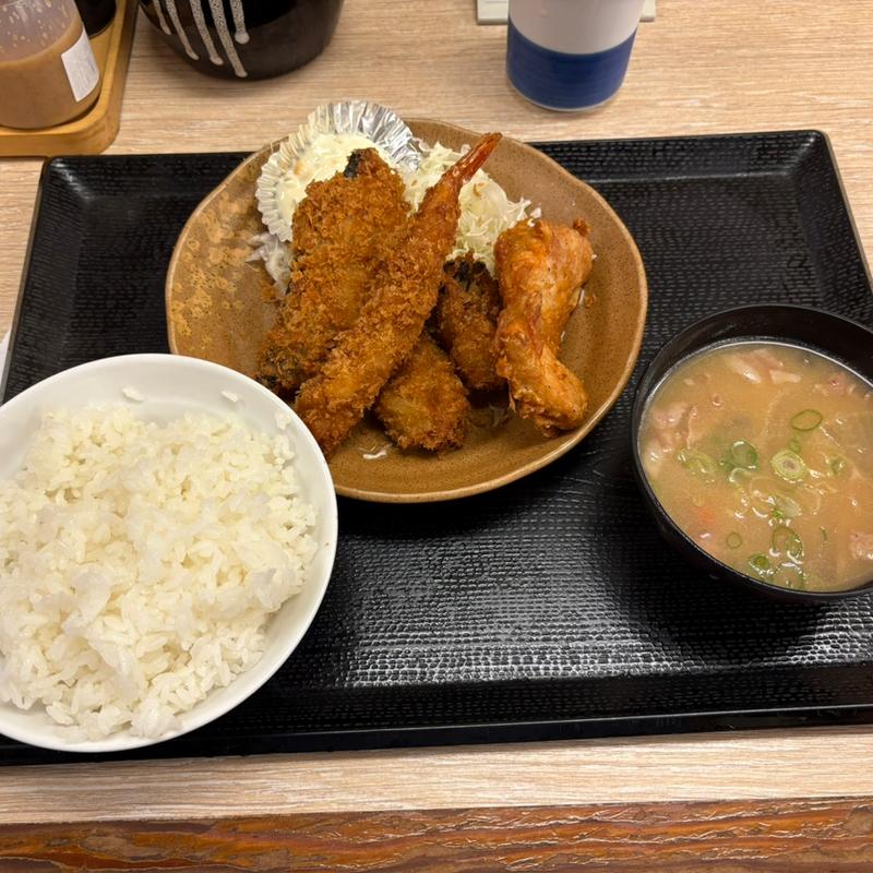 秋の海鮮フライ定食(かつや 赤羽店)