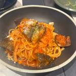 牡蠣ベーコン茄子チーズのトマトパスタ