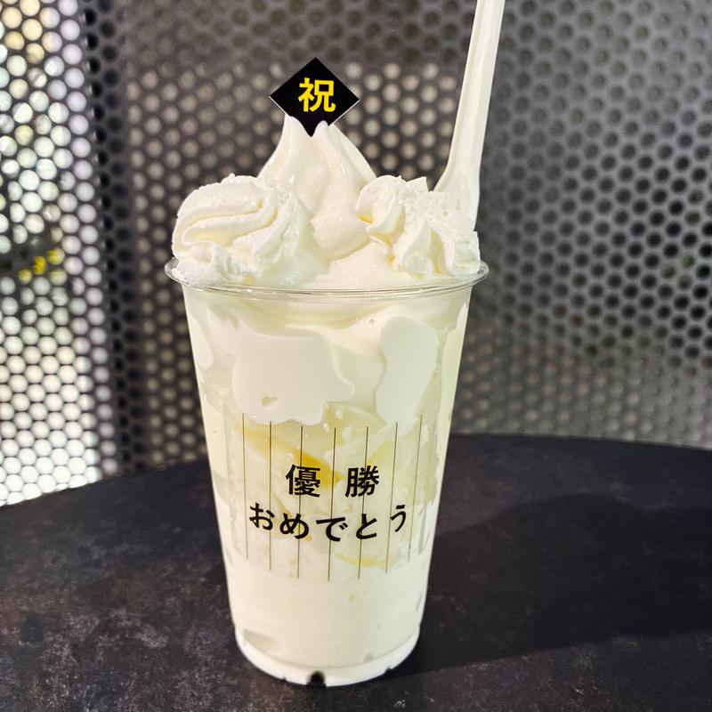 優勝おめでとうパフェ(オホーツク おこっぺミルクスタンド ソラマチ店)