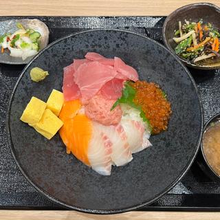 贅沢海鮮丼