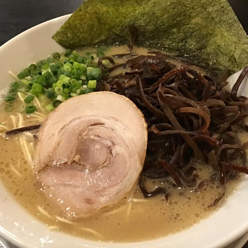 とんかつラーメン＋きくらげ(博多豚骨ラーメン よかいち)