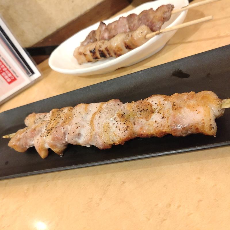 ジャンボ豚バラ串〈塩/たれ〉(参佰宴 船橋仲通り店)