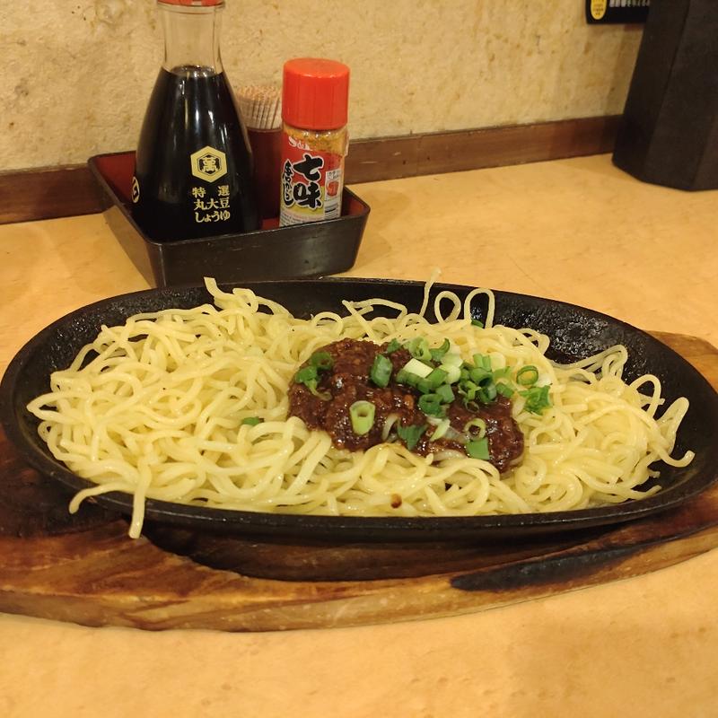 人気 ジャージャー焼きそば(参佰宴 船橋仲通り店)