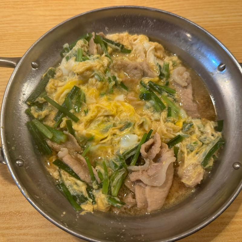 肉ニラ卵とじ(やきとり酒蔵 庄助本店)