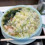 ネギ中華そば+わかめ(ニューともちんラーメン 川崎駅前店)