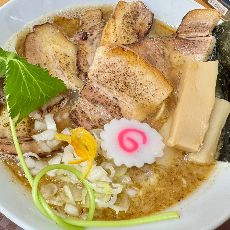 ラーメン中盛り＋チャーシュー＋ワンタン(らーめん理庵)