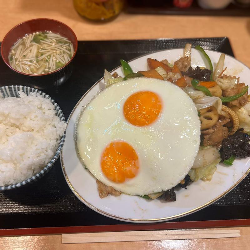 8種類の具材の野菜炒め定食(くま食堂)