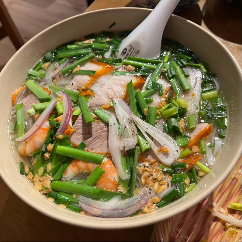 自家製チャーシュー入り・フォーの麺ヌードル(オールドサイゴン 上野御徒町店)