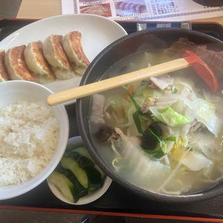 タンメン餃子半ライス